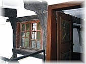 ehemalige Au�enfassade mit Barockfenster "Markt 7", jetzt als Innenwand im Obergeschoss zu besichtigen