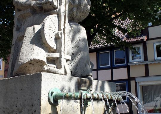 Spinnerinnenbrunnen auf dem Heinrichsplatz © Martina Hartmann