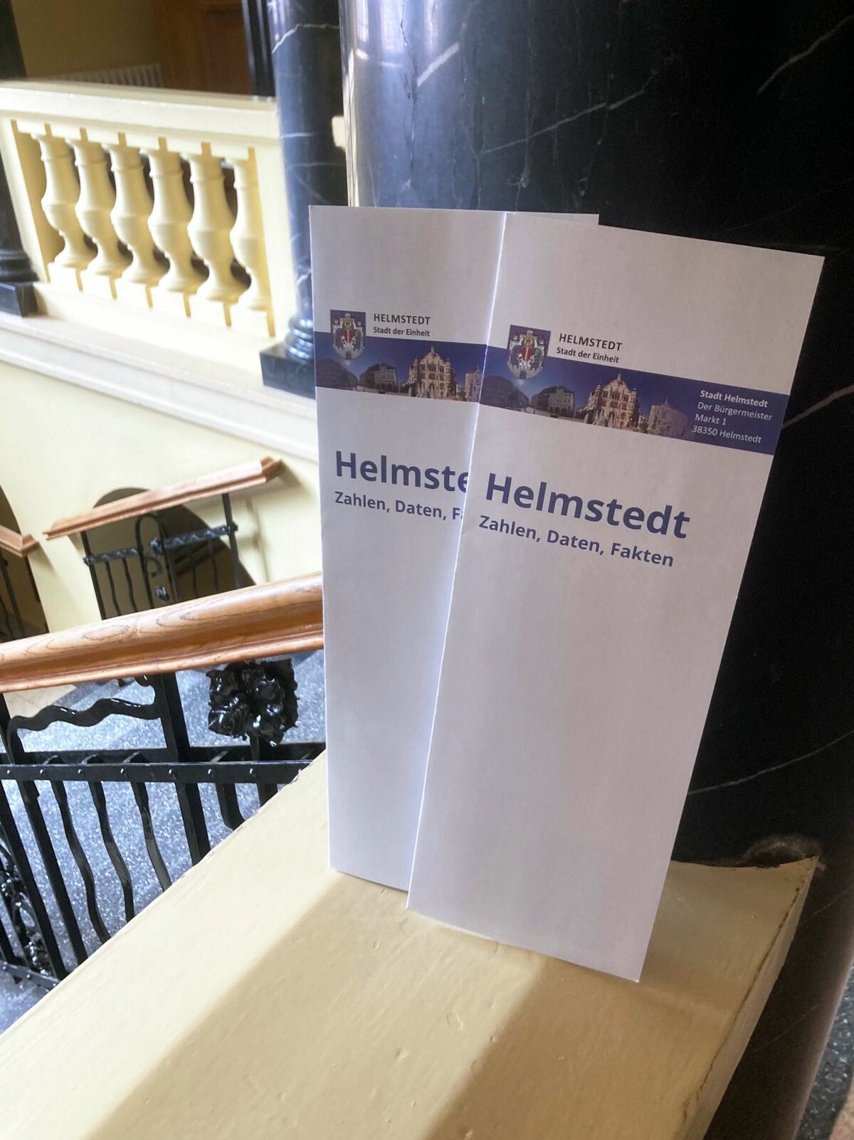 Zweite Auflage des Helmstedt-Flyers wird verteilt