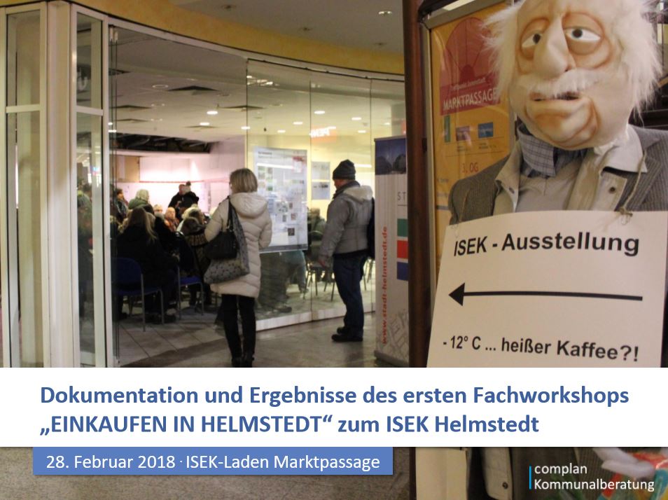 Schaufensterpuppe zeigt den Weg zum Ausstellungsraum in der Einkaufspassage